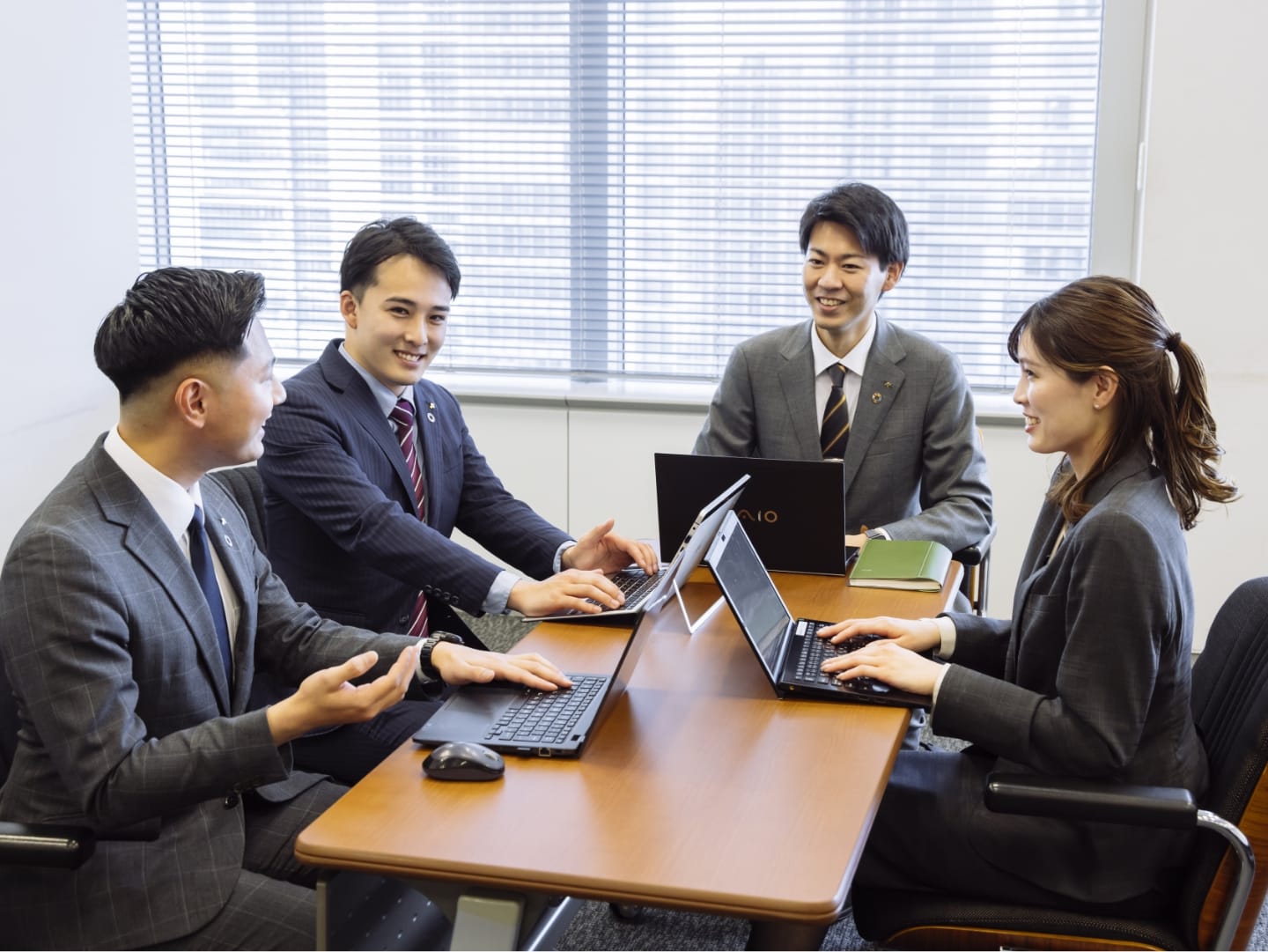 仕事を知る