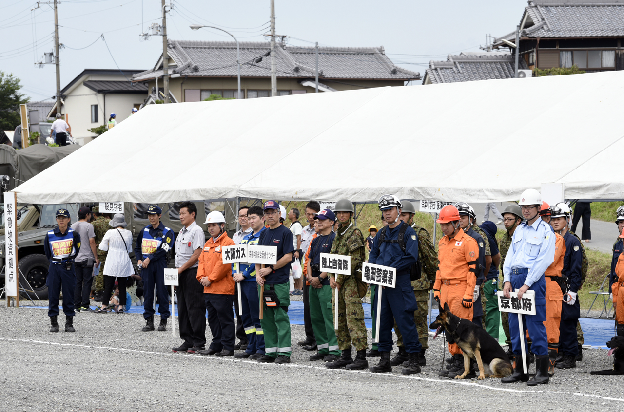 京都府・警察署・自衛隊と隊列（日清医療食品）